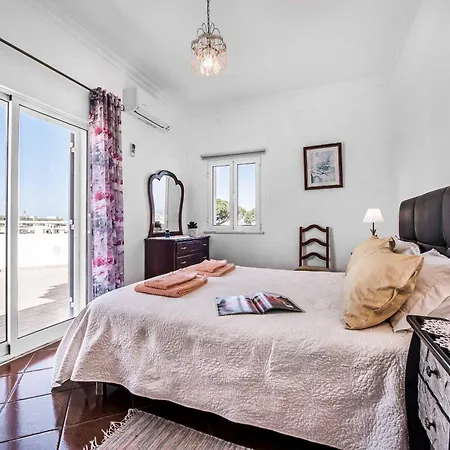 Dois Pinheiros Villa *