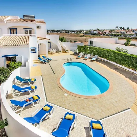 Dois Pinheiros Villa *