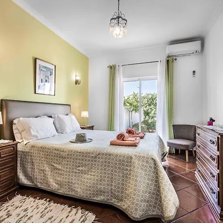 Dois Pinheiros Villa *